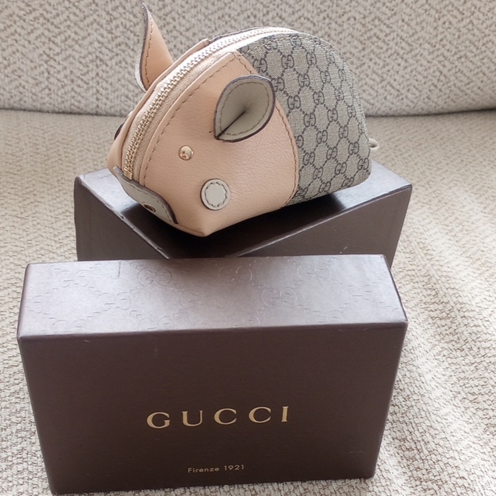 Gucci Beige and Gray Pig-Shaped Coin Pouch